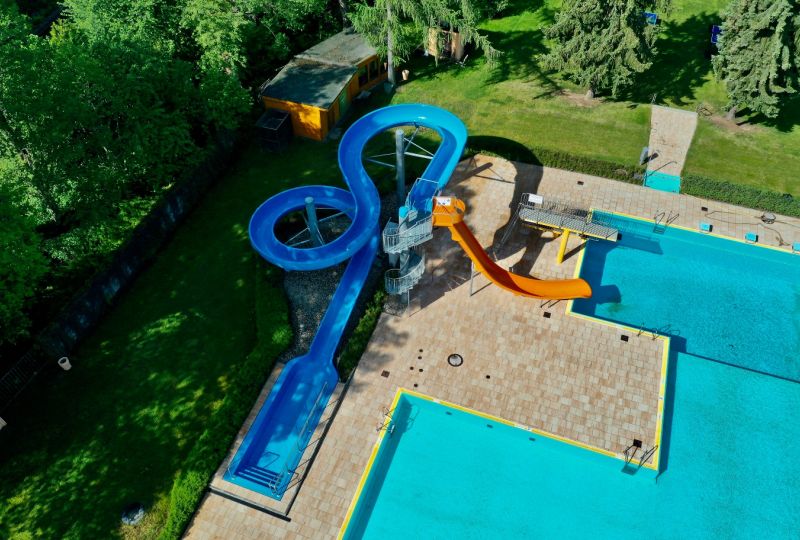 Offene Wasserrutschsysteme